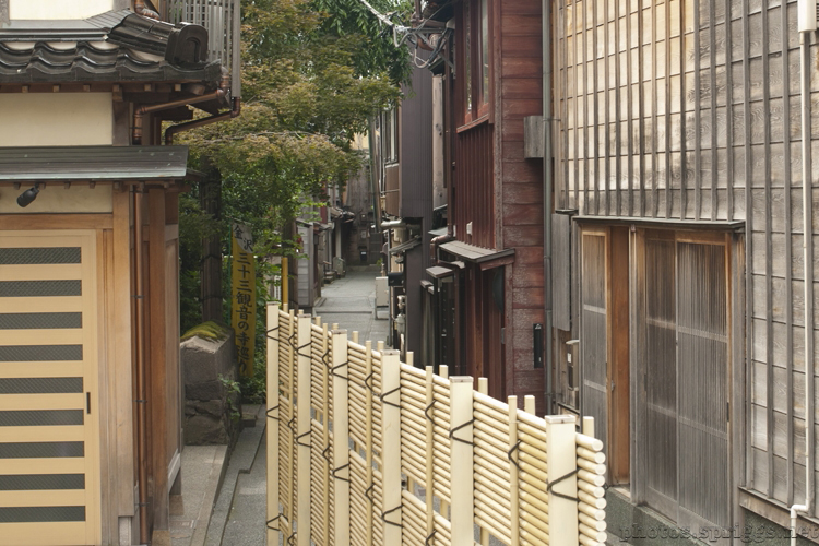 alley