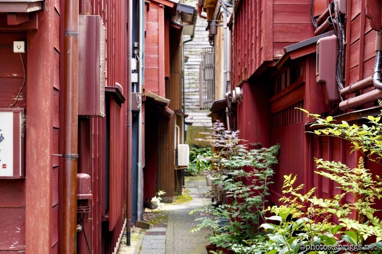 alley
