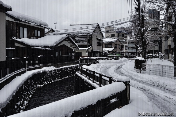 雪の降る近隣地域